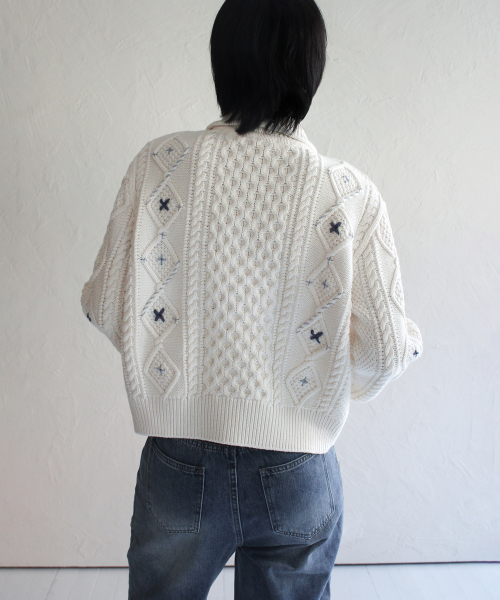 RUBATI(ルバティ)の「アルプス花刺繍ハンドステッチニットジップアップカーディガン_アイボリー(カーディガン/ボレロ・レディース・その他・FREE)」の3枚目の写真