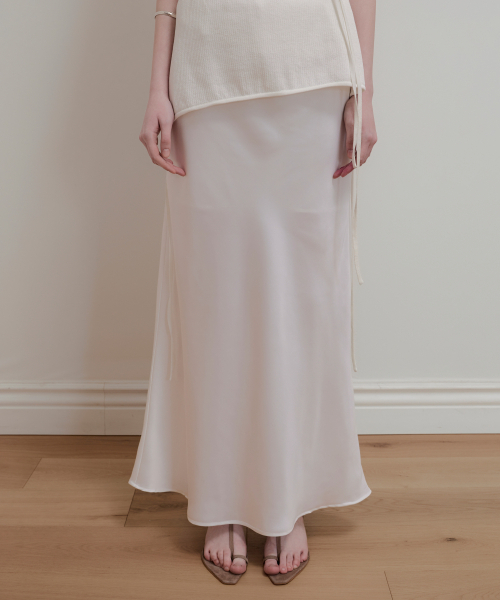 AOPT(アオプト)の「BALLOON DETAIL SATIN SKIRT - WHITE(スカート・レディース・その他・MEDIUM/SMALL)」の2枚目の写真