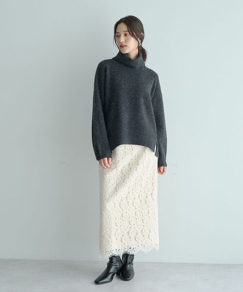 YECCA VECCA（イェッカヴェッカ）の「スリットタートルネックニット（ニット/セーター・レディース・ライトグレー/ラベンダー/サックスブルー/チャコールグレー・FREE）」の6枚目の写真