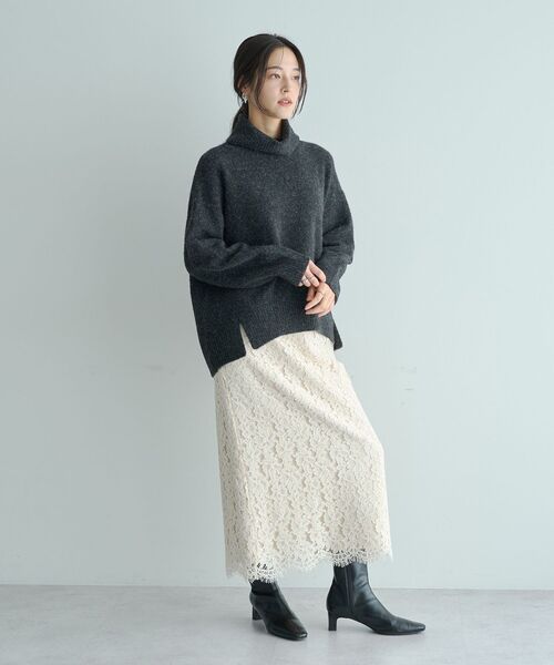 YECCA VECCA（イェッカヴェッカ）の「スリットタートルネックニット（ニット/セーター・レディース・ライトグレー/ラベンダー/サックスブルー/チャコールグレー・FREE）」の7枚目の写真