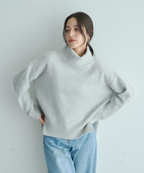 YECCA VECCA（イェッカヴェッカ）の「スリットタートルネックニット（ニット/セーター・レディース・ライトグレー/ラベンダー/サックスブルー/チャコールグレー・FREE）」の10枚目の写真