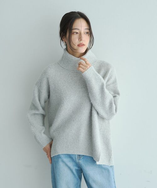 YECCA VECCA（イェッカヴェッカ）の「スリットタートルネックニット（ニット/セーター・レディース・ライトグレー/ラベンダー/サックスブルー/チャコールグレー・FREE）」の11枚目の写真