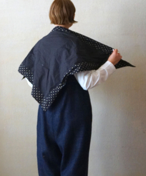 JOURNAL STANDARD LUXE（ジャーナルスタンダード　ラックス）の「【SOIL】POPLIN DOT TRIANGLE STOLE（ストール/ショール・レディース・ブラック・FREE）」の2枚目の写真