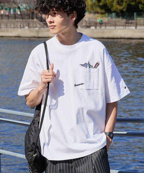 CONVERSE(コンバース)の「CONVERSE / コンバース ロゴ刺繍 グラフィックプリント フライス クルーネック 半袖Tシャツ(Tシャツ/カットソー・メンズ・グレー系/オートミール/ダークブルー/ブラック系/ブルー系/チャコール/オフホワイト/ブラック系1/グリーン系/グリーン/ホワイト系/ブラック・LL/L/M)」の2枚目の写真