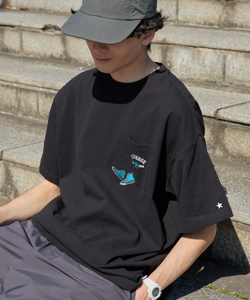 CONVERSE(コンバース)の「CONVERSE / コンバース ロゴ刺繍 グラフィックプリント フライス クルーネック 半袖Tシャツ(Tシャツ/カットソー・メンズ・グレー系/オートミール/ダークブルー/ブラック系/ブルー系/チャコール/オフホワイト/ブラック系1/グリーン系/グリーン/ホワイト系/ブラック・LL/L/M)」の4枚目の写真