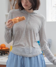 シアーフーディーヘンリーネックトップス / シアー オフホワイト アイボリー ホワイト ブラック カットソー 長袖 トップス 春服 夏服 秋服 韓国 ノームコア カジュアル シンプル 無地 ヘルシー Tシャツ コンパクト 白 黒 グレー ヘンリーネック インナー