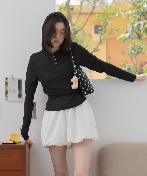 HEILIS(ヘイリス)の「シアーフーディーヘンリーネックトップス / シアー オフホワイト アイボリー ホワイト ブラック カットソー 長袖 トップス 春服 夏服 秋服 韓国 ノームコア カジュアル シンプル 無地 ヘルシー Tシャツ コンパクト 白 黒 グレー ヘンリーネック インナー(Tシャツ/カットソー・レディース・グレー/オフホワイト/ブラック・FREE)」の12枚目の写真