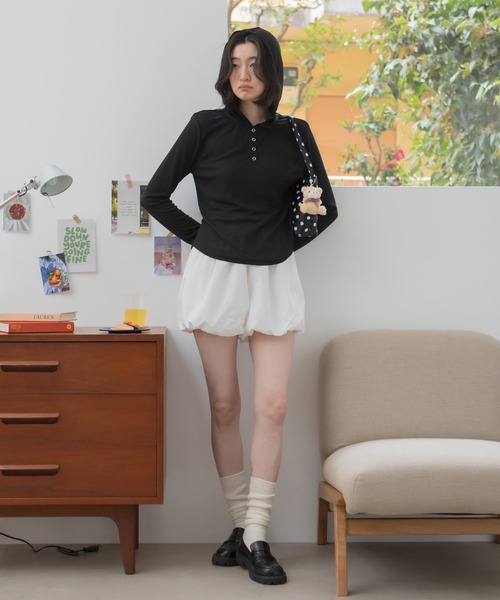 HEILIS(ヘイリス)の「シアーフーディーヘンリーネックトップス / シアー オフホワイト アイボリー ホワイト ブラック カットソー 長袖 トップス 春服 夏服 秋服 韓国 ノームコア カジュアル シンプル 無地 ヘルシー Tシャツ コンパクト 白 黒 グレー ヘンリーネック インナー(Tシャツ/カットソー・レディース・グレー/オフホワイト/ブラック・FREE)」の14枚目の写真