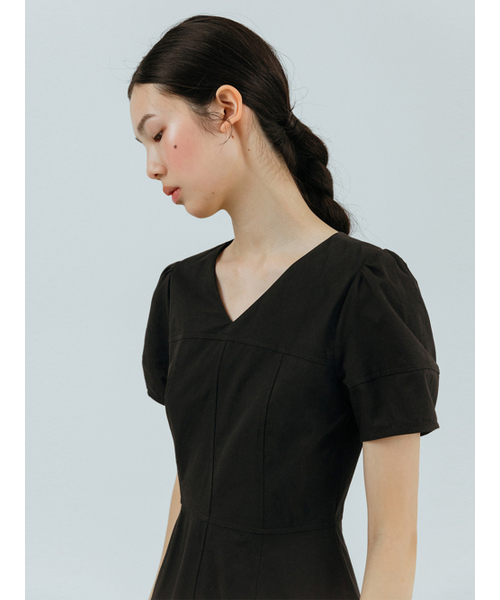 ETMON（エトモン）の「Curved V-Neck Dress, Black（ワンピース・レディース・その他・S/M）」の2枚目の写真