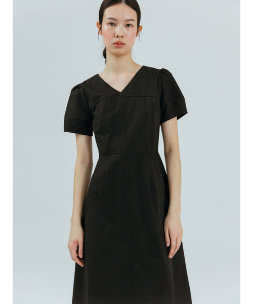 ETMON（エトモン）の「Curved V-Neck Dress, Black（ワンピース・レディース・その他・S/M）」の3枚目の写真