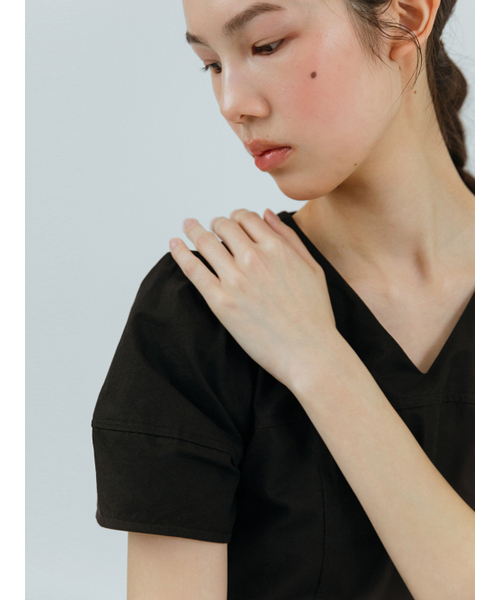 ETMON（エトモン）の「Curved V-Neck Dress, Black（ワンピース・レディース・その他・S/M）」の5枚目の写真