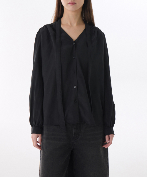 MUSINSA STANDARD WOMAN（ムシンサスタンダードウーマン）の「ウィメンズボリュームシャーリングタイブラウス[ブラック]（シャツ/ブラウス・レディース・その他・LARGE/MEDIUM/SMALL/X-SMALL）」の2枚目の写真