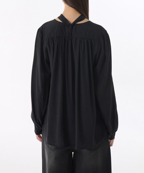 MUSINSA STANDARD WOMAN（ムシンサスタンダードウーマン）の「ウィメンズボリュームシャーリングタイブラウス[ブラック]（シャツ/ブラウス・レディース・その他・LARGE/MEDIUM/SMALL/X-SMALL）」の3枚目の写真