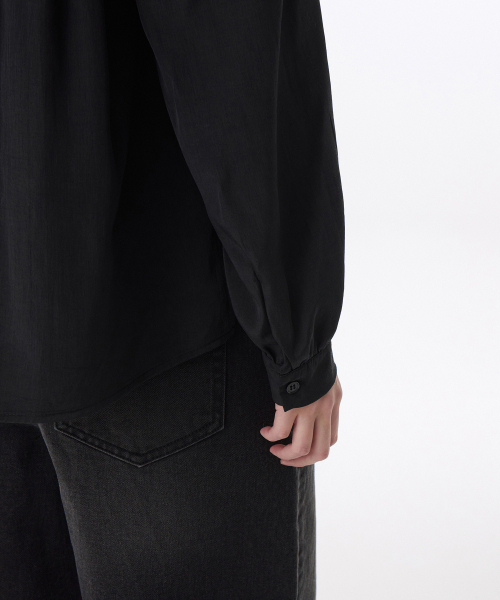 MUSINSA STANDARD WOMAN（ムシンサスタンダードウーマン）の「ウィメンズボリュームシャーリングタイブラウス[ブラック]（シャツ/ブラウス・レディース・その他・LARGE/MEDIUM/SMALL/X-SMALL）」の7枚目の写真