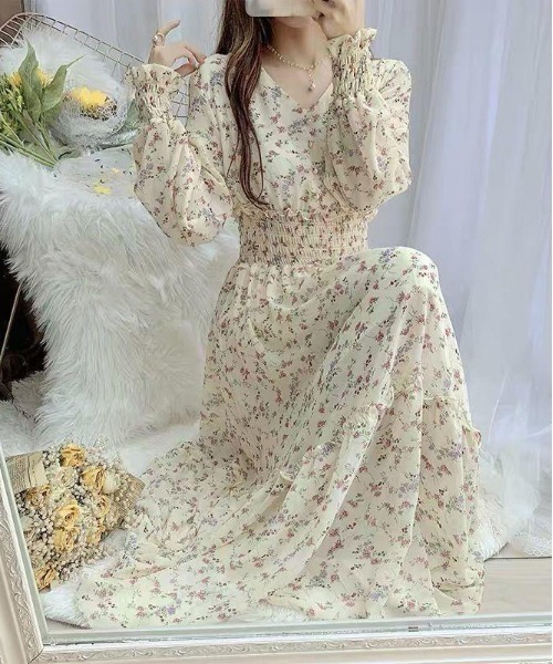 &soiree(アンドソワレ)の「花柄Vネックシャーリングワンピース(ワンピース・レディース・イエロー/ラベンダー/ピンク/サックスブルー/アイボリー/オフホワイト・X-LARGE/LARGE/MEDIUM)」の6枚目の写真