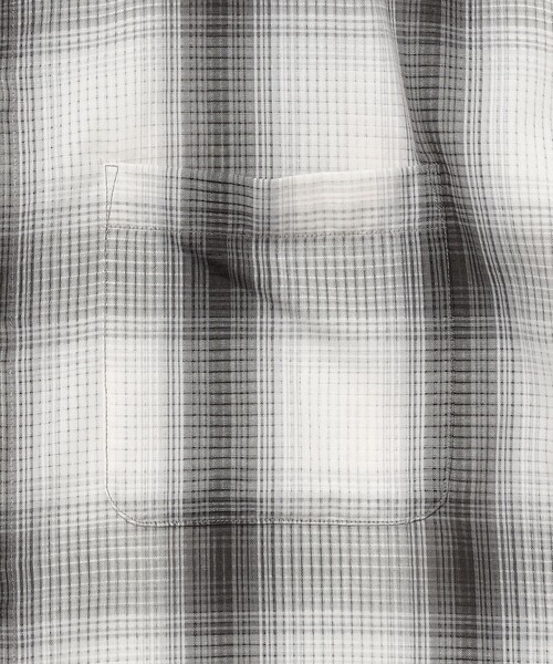 BEAMS（ビームス）の「オンブレチェック ミニレギュラーカラーシャツ【リラックスフィット】（シャツ/ブラウス・メンズ・ブラック/ホワイト・S/M/L/XL）」の6枚目の写真