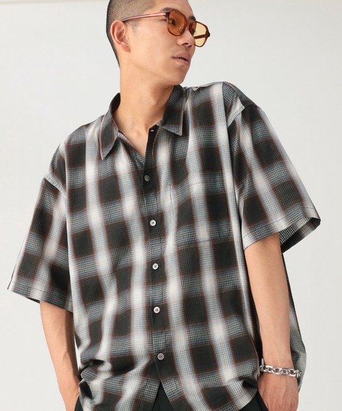 BEAMS(ビームス)の「オンブレチェック ミニレギュラーカラーシャツ【リラックスフィット】(シャツ/ブラウス・メンズ・ブラック/ホワイト・S/M/L/XL)」の1枚目の写真