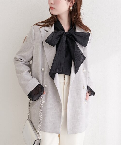 natural couture(ナチュラルクチュール)の「〈osono〉パール釦テーラードジャケット(テーラードジャケット・レディース・グレー/ネイビー/ライトベージュ・FREE)」の8枚目の写真