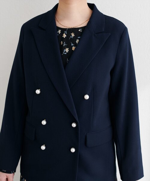 natural couture(ナチュラルクチュール)の「〈osono〉パール釦テーラードジャケット(テーラードジャケット・レディース・グレー/ネイビー/ライトベージュ・FREE)」の20枚目の写真