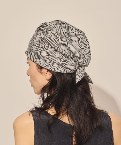 arth(アース)の「arth Gold Glitter Head Wrap / アース(ヘアバンド・レディース・ブラック/イエロー・FREE)」の5枚目の写真