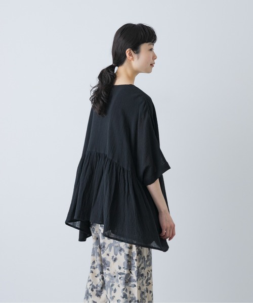 かぐれ（カグレ）の「コットンクレープギャザーブラウス（Tシャツ/カットソー・レディース・ブラック/アイボリー・FREE）」の4枚目の写真
