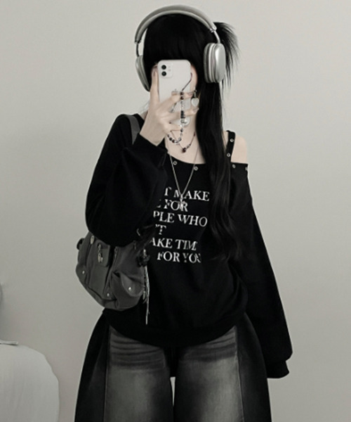 VIVID LADY(ビビッドレディー)の「ワンショルダーアイレットスウェットトップス(スウェット・レディース・ブラウン/ネイビー/グレー/レッド/アイボリー/ブラック・FREE)」の16枚目の写真