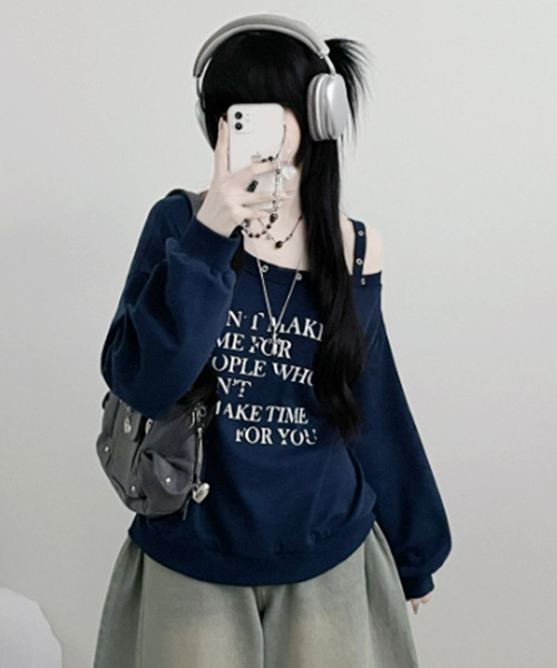 VIVID LADY(ビビッドレディー)の「ワンショルダーアイレットスウェットトップス(スウェット・レディース・ブラウン/ネイビー/グレー/レッド/アイボリー/ブラック・FREE)」の7枚目の写真