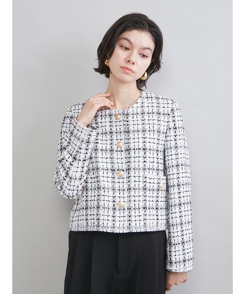 Mila Owen（ミラオーウェン）の「クロップド金釦コンパクトツイードジャケット（ノーカラージャケット・レディース・ホワイト/ダークブラウン/ピンク・0/1）」の4枚目の写真