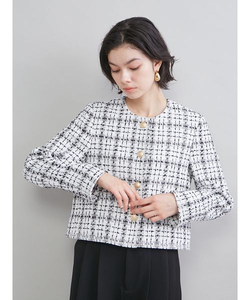 Mila Owen（ミラオーウェン）の「クロップド金釦コンパクトツイードジャケット（ノーカラージャケット・レディース・ホワイト/ダークブラウン/ピンク・0/1）」の5枚目の写真