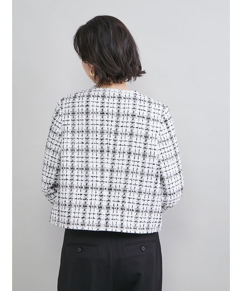 Mila Owen（ミラオーウェン）の「クロップド金釦コンパクトツイードジャケット（ノーカラージャケット・レディース・ホワイト/ダークブラウン/ピンク・0/1）」の7枚目の写真