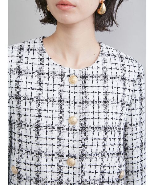 Mila Owen（ミラオーウェン）の「クロップド金釦コンパクトツイードジャケット（ノーカラージャケット・レディース・ホワイト/ダークブラウン/ピンク・0/1）」の8枚目の写真