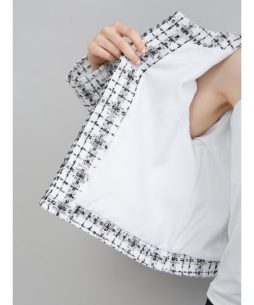 Mila Owen（ミラオーウェン）の「クロップド金釦コンパクトツイードジャケット（ノーカラージャケット・レディース・ホワイト/ダークブラウン/ピンク・0/1）」の11枚目の写真