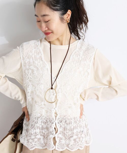 le.coeur blanc（ルクールブラン）の「TORRAZZO DONNAエンブロイダリーレースベスト（ベスト・レディース・チャコールグレー/ライトグレー/ホワイト・38）」の2枚目の写真