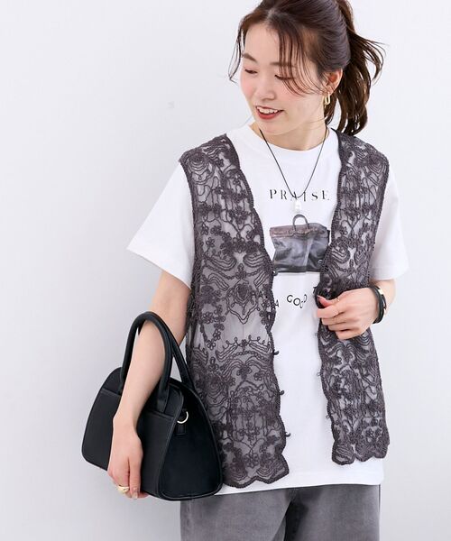 le.coeur blanc（ルクールブラン）の「TORRAZZO DONNAエンブロイダリーレースベスト（ベスト・レディース・チャコールグレー/ライトグレー/ホワイト・38）」の4枚目の写真