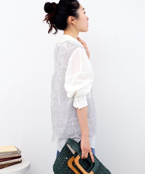 le.coeur blanc（ルクールブラン）の「TORRAZZO DONNAエンブロイダリーレースベスト（ベスト・レディース・チャコールグレー/ライトグレー/ホワイト・38）」の19枚目の写真