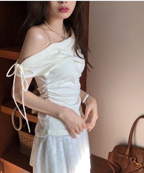 Teem Store(チームストア)の「アシメショルダー風サイドギャザーリボン結びトップス(Tシャツ/カットソー・レディース・ホワイト/グレー/ピンク・F)」の6枚目の写真