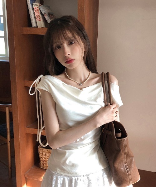Teem Store(チームストア)の「アシメショルダー風サイドギャザーリボン結びトップス(Tシャツ/カットソー・レディース・ホワイト/グレー/ピンク・F)」の9枚目の写真