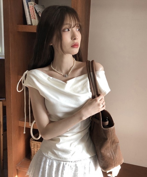 Teem Store(チームストア)の「アシメショルダー風サイドギャザーリボン結びトップス(Tシャツ/カットソー・レディース・ホワイト/グレー/ピンク・F)」の8枚目の写真