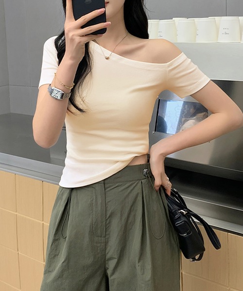 Songe(ソンジュ)の「ワンショルダークロップド丈半袖Tシャツ(Tシャツ/カットソー・レディース・グレー/ブラック/ネイビー/ホワイト・L/M)」の20枚目の写真