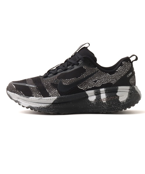 NIKE(ナイキ)の「NIKE ZOOM VOMERO 18 DSRPT / ナイキ ズーム ボメロ 18 DSRPT 【SP】(スニーカー・メンズ・ブラック・26.0cm/26.5cm/27.0cm/27.5cm/28.0cm/28.5cm/29.0cm/30.0cm/25.5cm)」の3枚目の写真