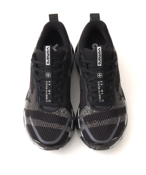 NIKE(ナイキ)の「NIKE ZOOM VOMERO 18 DSRPT / ナイキ ズーム ボメロ 18 DSRPT 【SP】(スニーカー・メンズ・ブラック・26.0cm/26.5cm/27.0cm/27.5cm/28.0cm/28.5cm/29.0cm/30.0cm/25.5cm)」の2枚目の写真