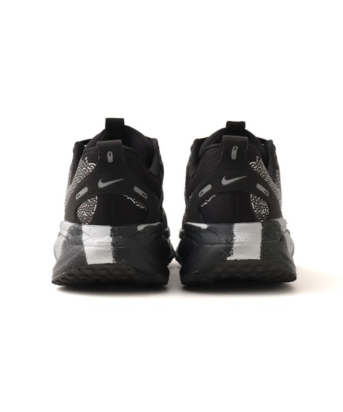 NIKE(ナイキ)の「NIKE ZOOM VOMERO 18 DSRPT / ナイキ ズーム ボメロ 18 DSRPT 【SP】(スニーカー・メンズ・ブラック・26.0cm/26.5cm/27.0cm/27.5cm/28.0cm/28.5cm/29.0cm/30.0cm/25.5cm)」の5枚目の写真