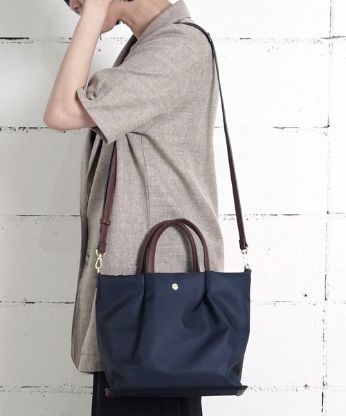 Legato Largo(レガートラルゴ)の「"02"≪Legato Largo≫肩楽 2ポケット ナイロン 2WAY ショルダーバッグ(ショルダーバッグ・レディース・ベージュ/ネイビー/ブラック/グレー/ライトブラウン・ONE SIZE)」の5枚目の写真