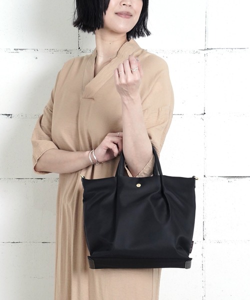 Legato Largo(レガートラルゴ)の「"02"≪Legato Largo≫肩楽 2ポケット ナイロン 2WAY ショルダーバッグ(ショルダーバッグ・レディース・ベージュ/ネイビー/ブラック/グレー/ライトブラウン・ONE SIZE)」の12枚目の写真