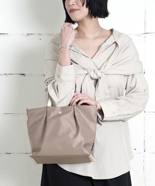 Legato Largo(レガートラルゴ)の「"02"≪Legato Largo≫肩楽 2ポケット ナイロン 2WAY ショルダーバッグ(ショルダーバッグ・レディース・ベージュ/ネイビー/ブラック/グレー/ライトブラウン・ONE SIZE)」の18枚目の写真