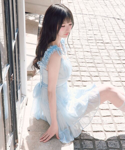 OLIVE des OLIVE（オリーブデオリーブ）の「Saxe Flower Stroll ミニワンピース（ワンピース・レディース・オフホワイト/サックスブルー・FREE）」の2枚目の写真