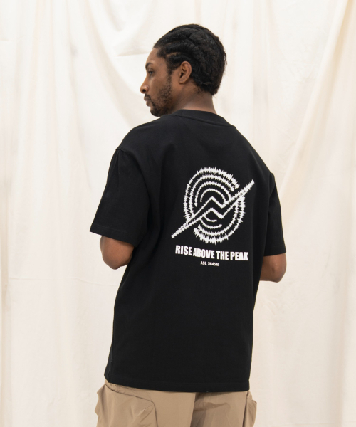KALAPATTHAR(カラパタール)の「シグネチャーロゴ ルーズフィット Tシャツ - ブラック(Tシャツ/カットソー・メンズ・その他・MEDIUM/LARGE/X-LARGE)」の1枚目の写真