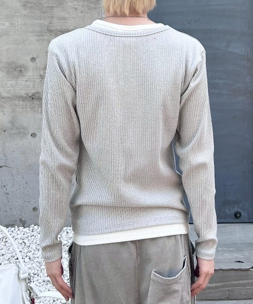 Never mind the XU / Chikashitsu+(ネバーマインド ザ エックスユー / チカシツプラス)の「【nmtc+】layered henley neck long sleeve / 【エヌエムティーシープラス】レイヤードヘンリーネック長袖Tシャツ(Tシャツ/カットソー・メンズ・ブラック/グレー・ONE SIZE)」の9枚目の写真