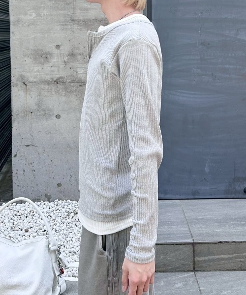 Never mind the XU / Chikashitsu+(ネバーマインド ザ エックスユー / チカシツプラス)の「【nmtc+】layered henley neck long sleeve / 【エヌエムティーシープラス】レイヤードヘンリーネック長袖Tシャツ(Tシャツ/カットソー・メンズ・ブラック/グレー・ONE SIZE)」の10枚目の写真