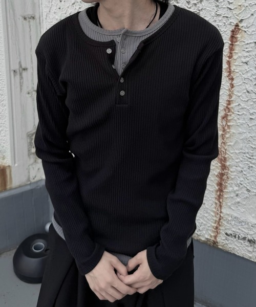 Never mind the XU / Chikashitsu+(ネバーマインド ザ エックスユー / チカシツプラス)の「【nmtc+】layered henley neck long sleeve / 【エヌエムティーシープラス】レイヤードヘンリーネック長袖Tシャツ(Tシャツ/カットソー・メンズ・ブラック/グレー・ONE SIZE)」の12枚目の写真